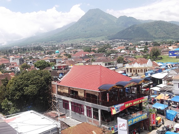  Gambar Gratis Kota di Atas Pegunungan di Jawa Timur 